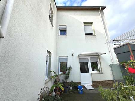 Terrasse Hof - Reihenendhaus in 56626 Andernach mit 125m² kaufen