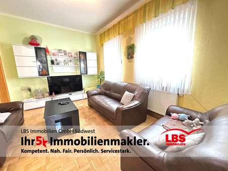 Wohnzimmer - Reihenendhaus in 56626 Andernach mit 125m² kaufen