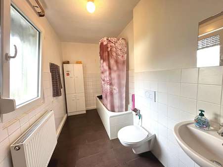 bad eg - Reihenendhaus in 56626 Andernach mit 125m² als Kapitalanlage kaufen