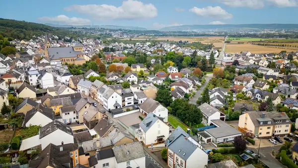 Einfamilienhaus mit großem Grundstück 