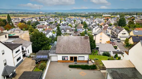 Einfamilienhaus mit großem Grundstück 