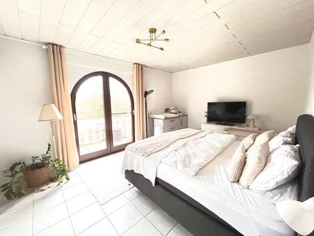 Schlafzimmer - Etagenwohnung in 56645 Nickenich mit 87m² kaufen