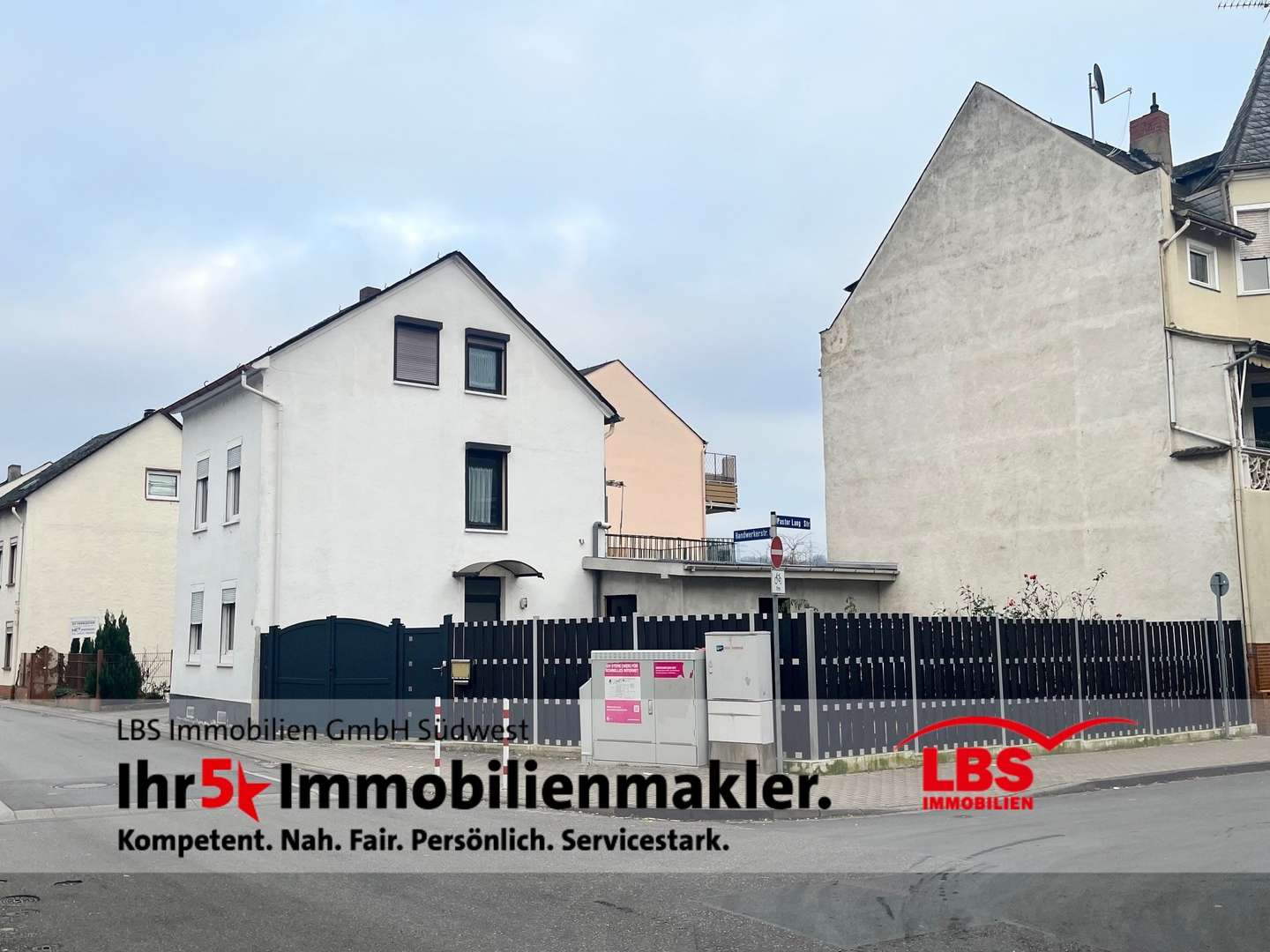 Aussenansicht - Einfamilienhaus in 56070 Koblenz mit 105m² kaufen