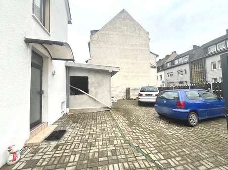 Nachbarhaussicht - Einfamilienhaus in 56070 Koblenz mit 105m² kaufen
