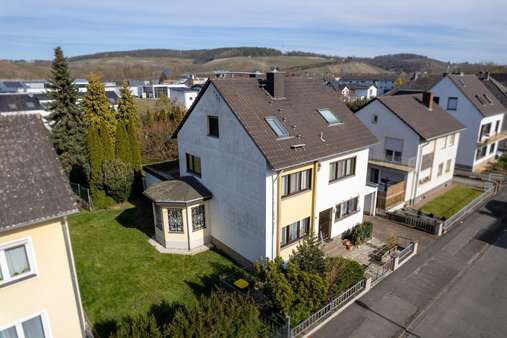 Seitenansicht - Einfamilienhaus in 53474 Bad Neuenahr-Ahrweiler mit 156m² kaufen