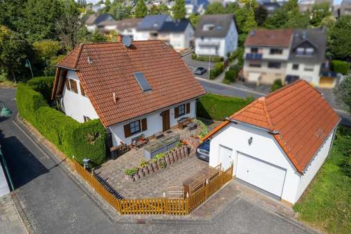 Straßenansicht + Garagenzufahrt - Einfamilienhaus in 53501 Grafschaft mit 110m² kaufen
