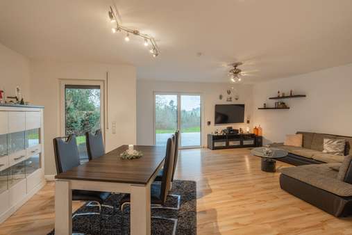 Wohn-Esszimmer EG - Zweifamilienhaus in 54584 Feusdorf mit 282m² kaufen