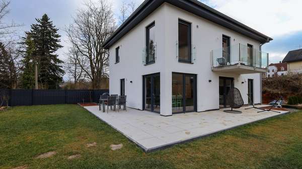 Beispiel Nachbarhaus - Grundstück in 67705 Trippstadt mit 800m² kaufen