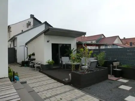 Doppelhaushälfte und Einfamilienhaus 