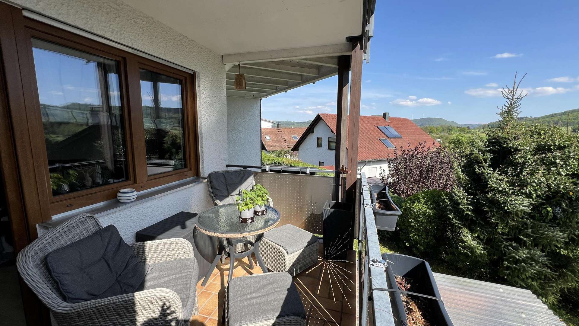 gemütlich und sonniger Balkon