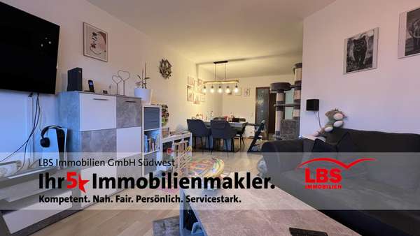 Wohnzimmer - Erdgeschosswohnung in 73079 Süßen mit 80m² kaufen