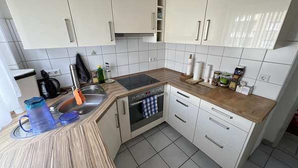 helle Einbauküche helle Einbauküche - Etagenwohnung in 73734 Esslingen mit 56m² kaufen