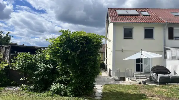 Modernes und großzügiges Wohnen mit Achalmblick