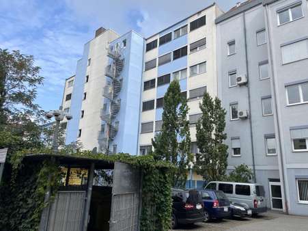 Nachbargebäude links - Bürofläche in 90763 Fürth mit 0m² als Kapitalanlage kaufen