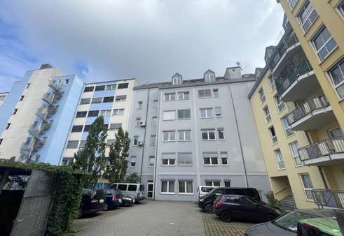 Südseite mit Parkplätzen - Bürofläche in 90763 Fürth mit 0m² als Kapitalanlage kaufen
