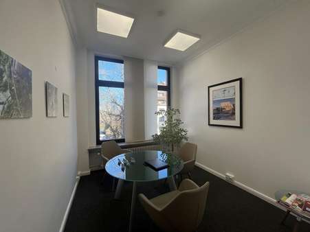 kleiner Besprechungsraum - Bürohaus in 90429 Nürnberg mit 0m² mieten