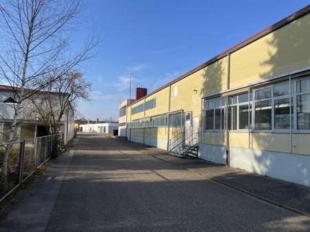 Zufahrtsstraße Westseite Zufahrtsstraße Westseite - Halle in 91572 Bechhofen mit 0m² kaufen