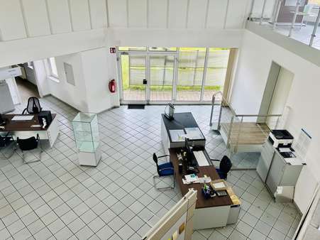 Blick auf Service-Eingang Blick auf Service-Eingang - Werkstatt in 91555 Feuchtwangen mit 121m² kaufen