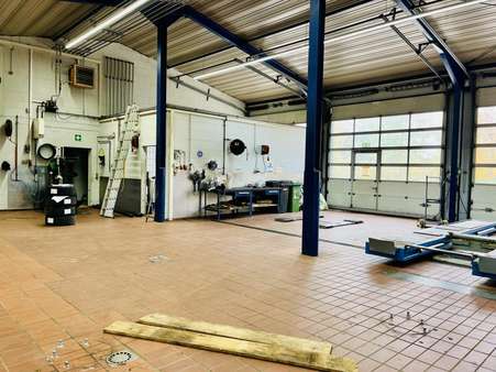 Werkstatt + Waschraum Werkstatt + Waschraum - Werkstatt in 91555 Feuchtwangen mit 121m² kaufen