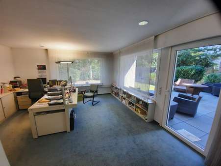 heller Büro- oder Wohnbereich mit Terrassenzugang - Bürohaus in 65817 Eppstein mit 774m² kaufen