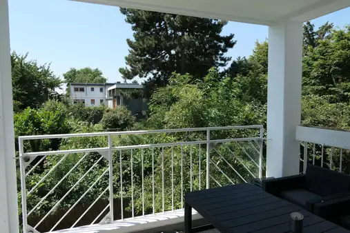 Helle, schicke, kompakte 3-Zimmer-Wohnung mit Balkon und Tiefgaragenplatz - freigestellt