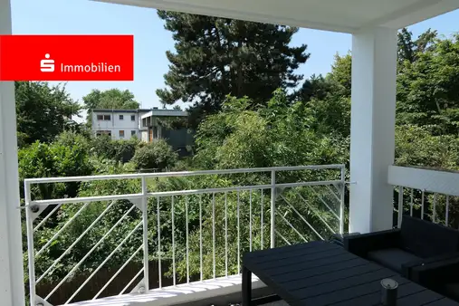 Helle, schicke, kompakte 3-Zimmer-Wohnung mit Balkon und Tiefgaragenplatz - freigestellt