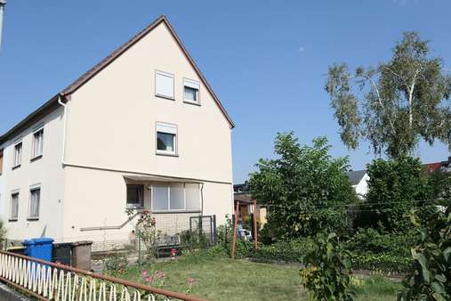 Ansicht Eingang - Zweifamilienhaus in 65439 Flörsheim mit 105m² kaufen