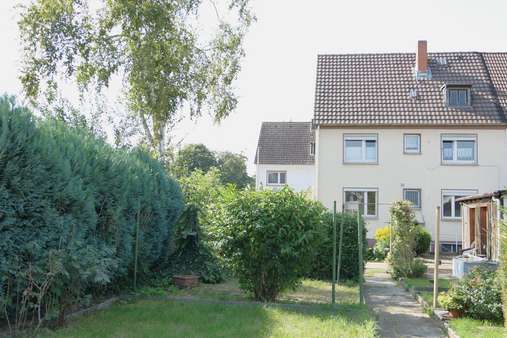 Ansicht vom Garten - Zweifamilienhaus in 65439 Flörsheim mit 105m² kaufen