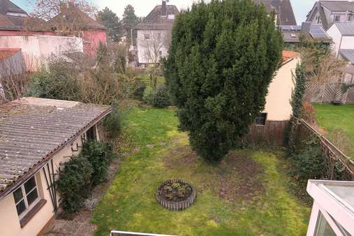 Gartensicht  - Einfamilienhaus in 65439 Flörsheim mit 138m² kaufen