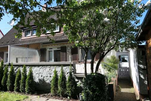 Ansicht vom Garten - Doppelhaushälfte in 65931 Frankfurt mit 99m² kaufen