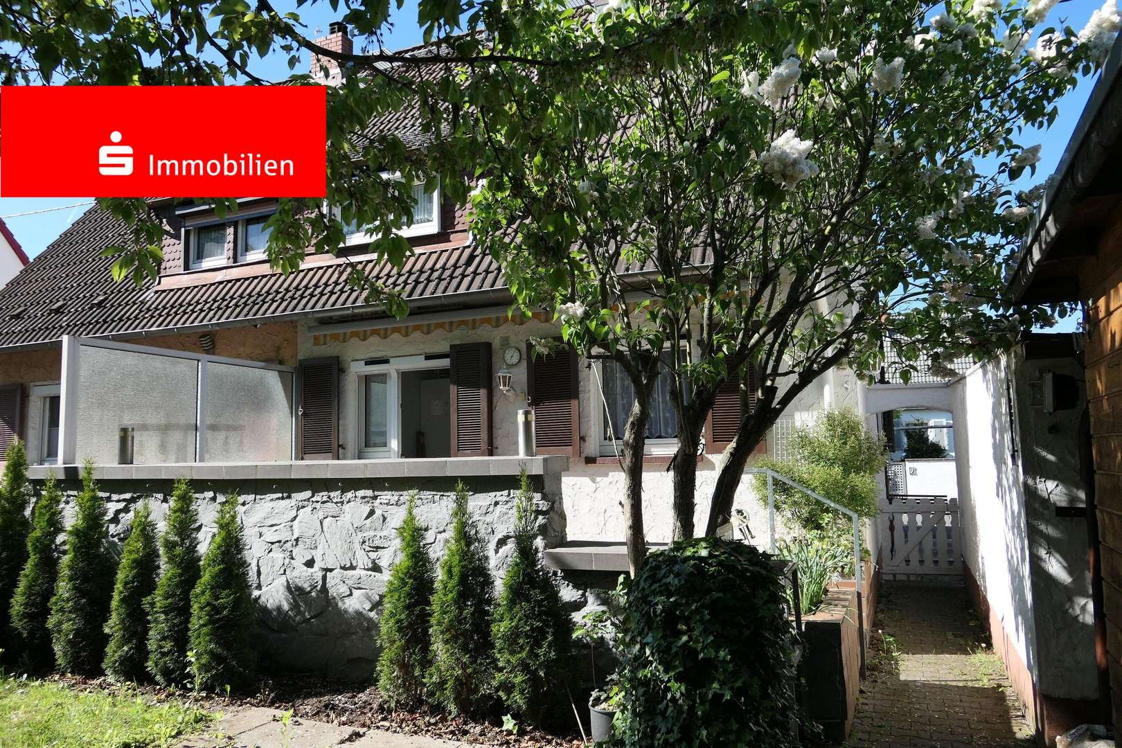 Ansicht vom Garten - Doppelhaushälfte in 65931 Frankfurt mit 99m² kaufen