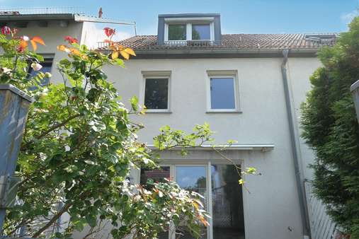 Hausansicht Terrasse 2 Hausansicht Terrasse 2 - Reihenmittelhaus in 65439 Flörsheim mit 134m² kaufen
