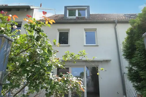 Reihenmittelhaus mit kleinem Garten und Garage in Flörsheim am Main