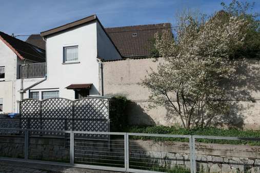 Hausansicht - Reihenmittelhaus in 65439 Flörsheim mit 79m² kaufen