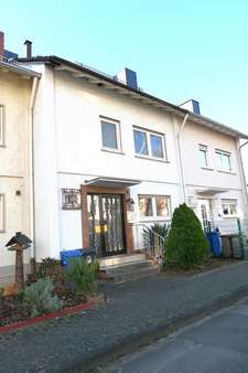 Haus Eingangsseite - Reihenmittelhaus in 65439 Flörsheim mit 120m² kaufen