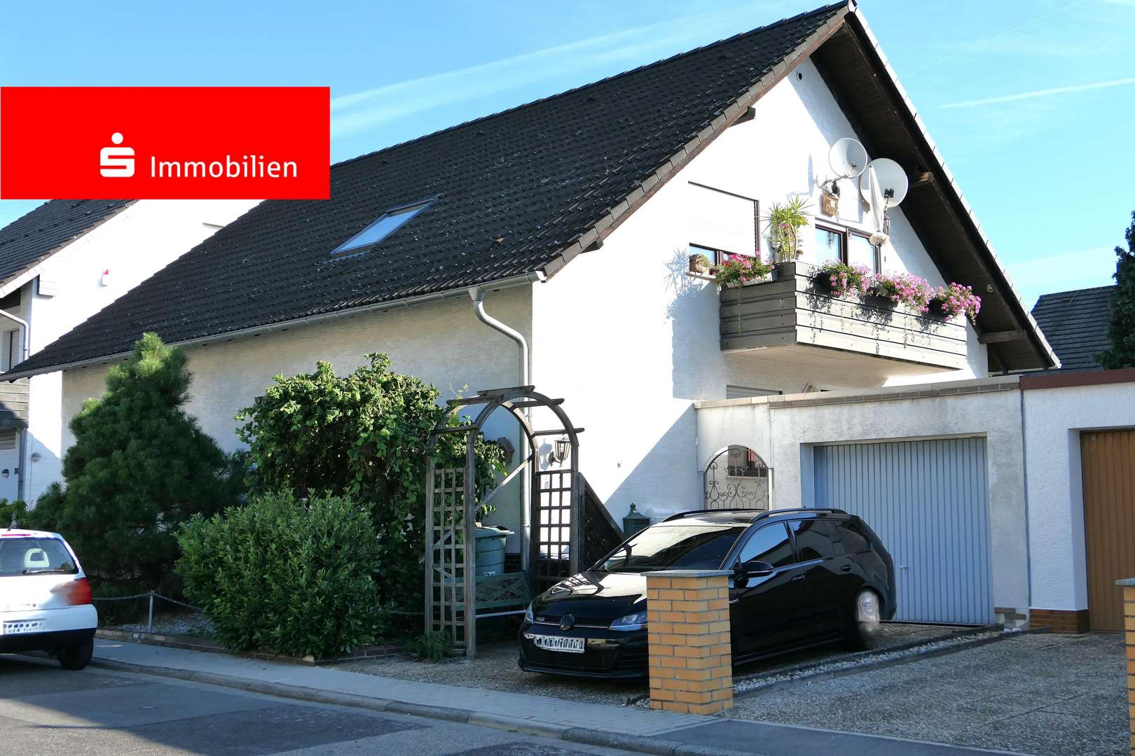 Hausansicht mit Garage - Zweifamilienhaus in 65239 Hochheim mit 181m² kaufen