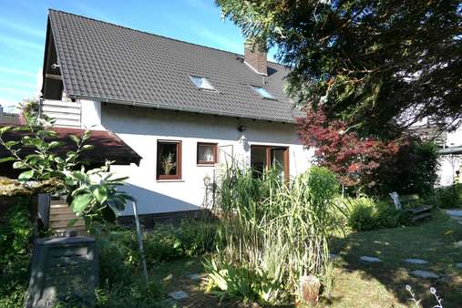 Hausansicht vom Garten - Zweifamilienhaus in 65239 Hochheim mit 181m² kaufen