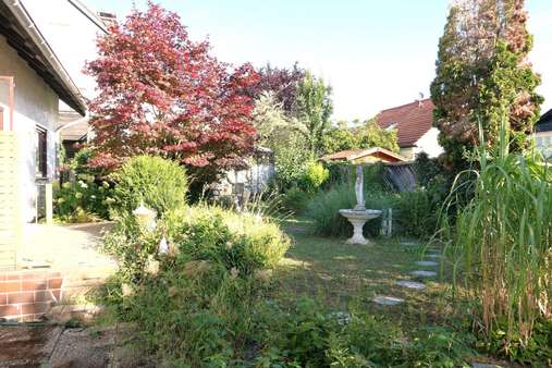 Terrasse zum Garten - Zweifamilienhaus in 65239 Hochheim mit 181m² kaufen