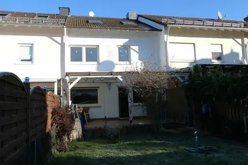 Älteres Reihenmittelhaus in Flörsheim zum Renovieren, ruhige Lage