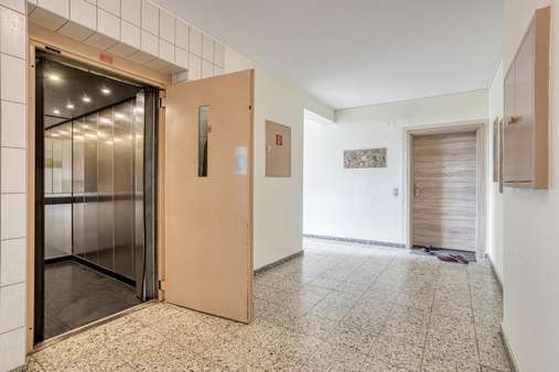 Flur Oben Fahrstuhl - Etagenwohnung in 47506 Neukirchen-Vluyn mit 55m² kaufen