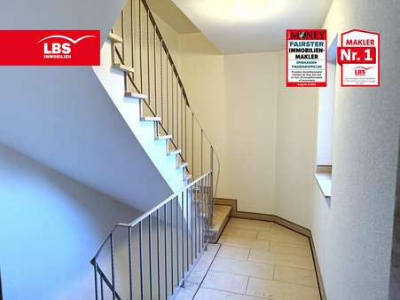 gepflegter Hausflur - Etagenwohnung in 47445 Moers mit 110m² kaufen