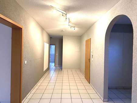 zentraler Flur - Etagenwohnung in 47445 Moers mit 110m² kaufen