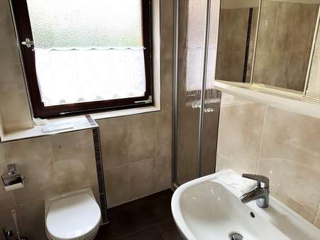 modernisiertes Badezimmer modernisiertes Badezimmer - Mehrfamilienhaus in 47441 Moers mit 202m² kaufen