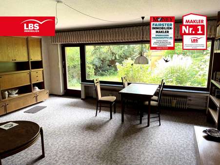 Wohnzimmer mit Zugang zum Garten Wohnzimmer mit Zugang zum Garten - Mehrfamilienhaus in 47441 Moers mit 202m² kaufen