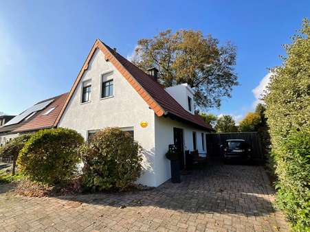 Ansicht mit Eimfahrt - Einfamilienhaus in 47551 Bedburg-Hau mit 200m² kaufen