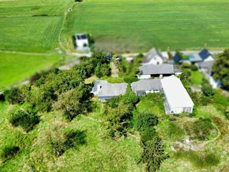 Drohne Grundstück von Wiese - Bauernhaus in 46446 Emmerich mit 140m² kaufen