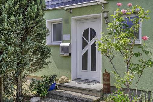 Hausfront - Bungalow in 47506 Neukirchen-Vluyn mit 91m² kaufen