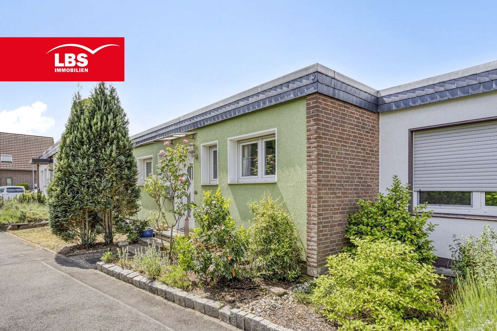 Hausfront - Bungalow in 47506 Neukirchen-Vluyn mit 91m² kaufen