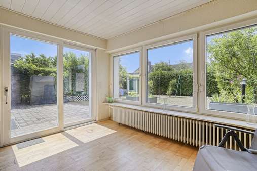Wohnzimmer - Bungalow in 47506 Neukirchen-Vluyn mit 91m² kaufen