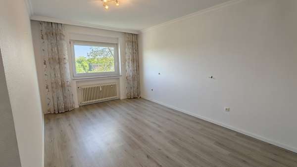 Schlafzimmer - Dachgeschosswohnung in 46244 Bottrop mit 73m² kaufen